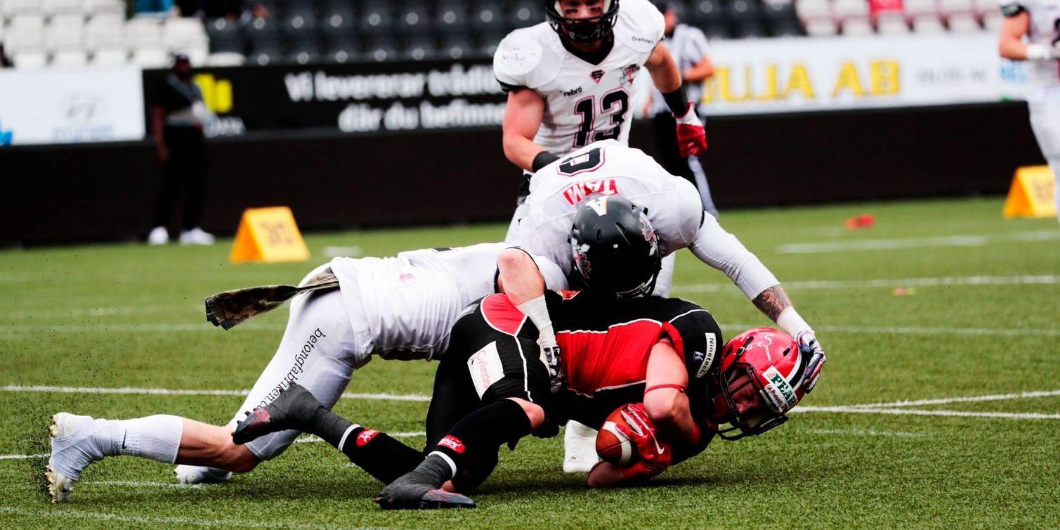 En bild från SM-finalen i amerikansk fotboll mellan Carlstad Crusaders och Örebro Black Knights tidigare i sommar. Arkivbild.